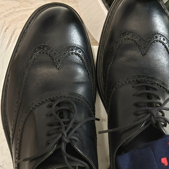 Wingtip Classic Shoes - Picture 3 of 9